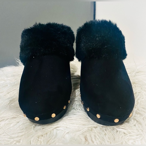 Vintage 90’s Rouge Helium Suede Faux Fur Lined Chunky Heeled Clogs Gold Studs - Picture 2 of 6